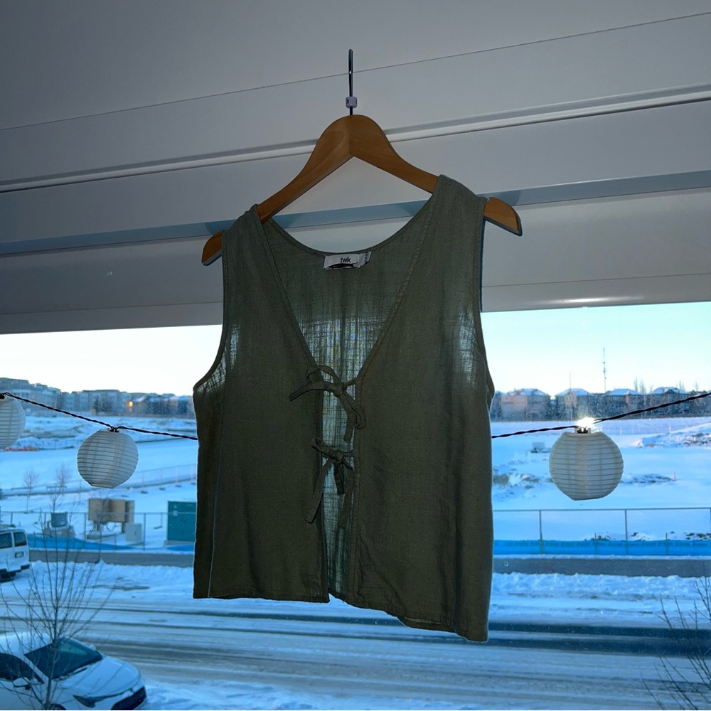 Twik / Simons | sage green linen blend tie front sleeveless crop shirt - Picture 2 of 4